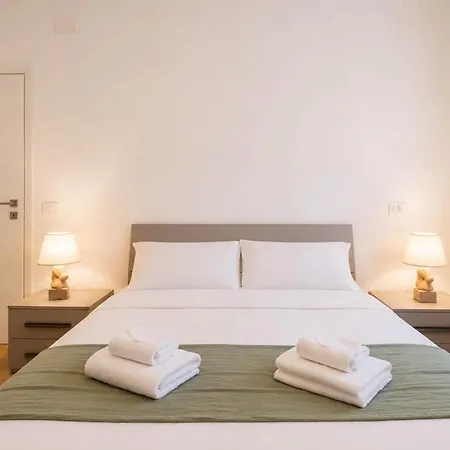 Seaview With Parking And Outdoor Courtyard Lägenhet Falconara Marittima