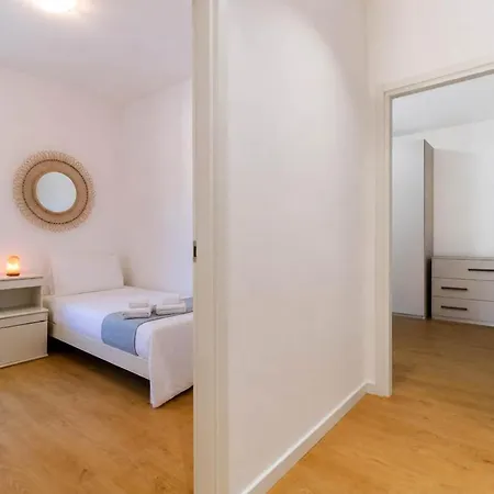 Seaview With Parking And Outdoor Courtyard Falconara Marittima