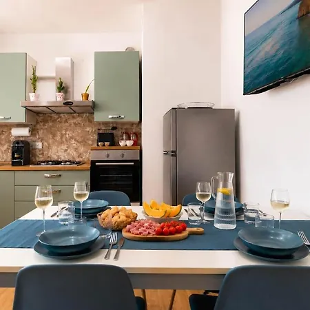 Seaview With Parking And Outdoor Courtyard * Falconara Marittima